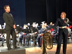 BMK´s egen Dronninga av Oppdal; Eirin Hoel Under vår opptreden på Festkonserten, krevde Dronninga å få spille solo. Dirigenten måtte til slutt gi etter. Foto: Gry Hoel