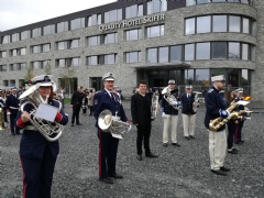 Venter på første oppmarsj Foto: Wenche Moflag Fyhn